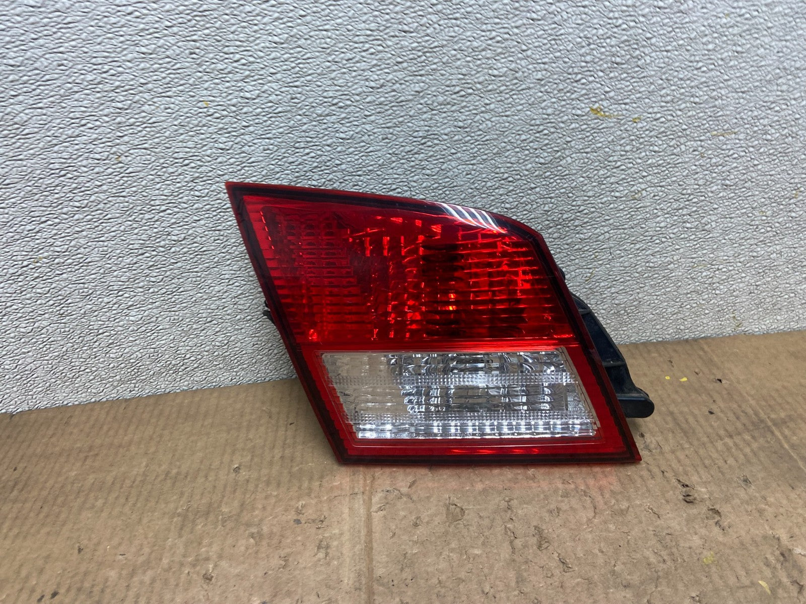 2002-2004 Infiniti i35 Left Driver LH Side Inner Tail Light OEM AA6902 DW0