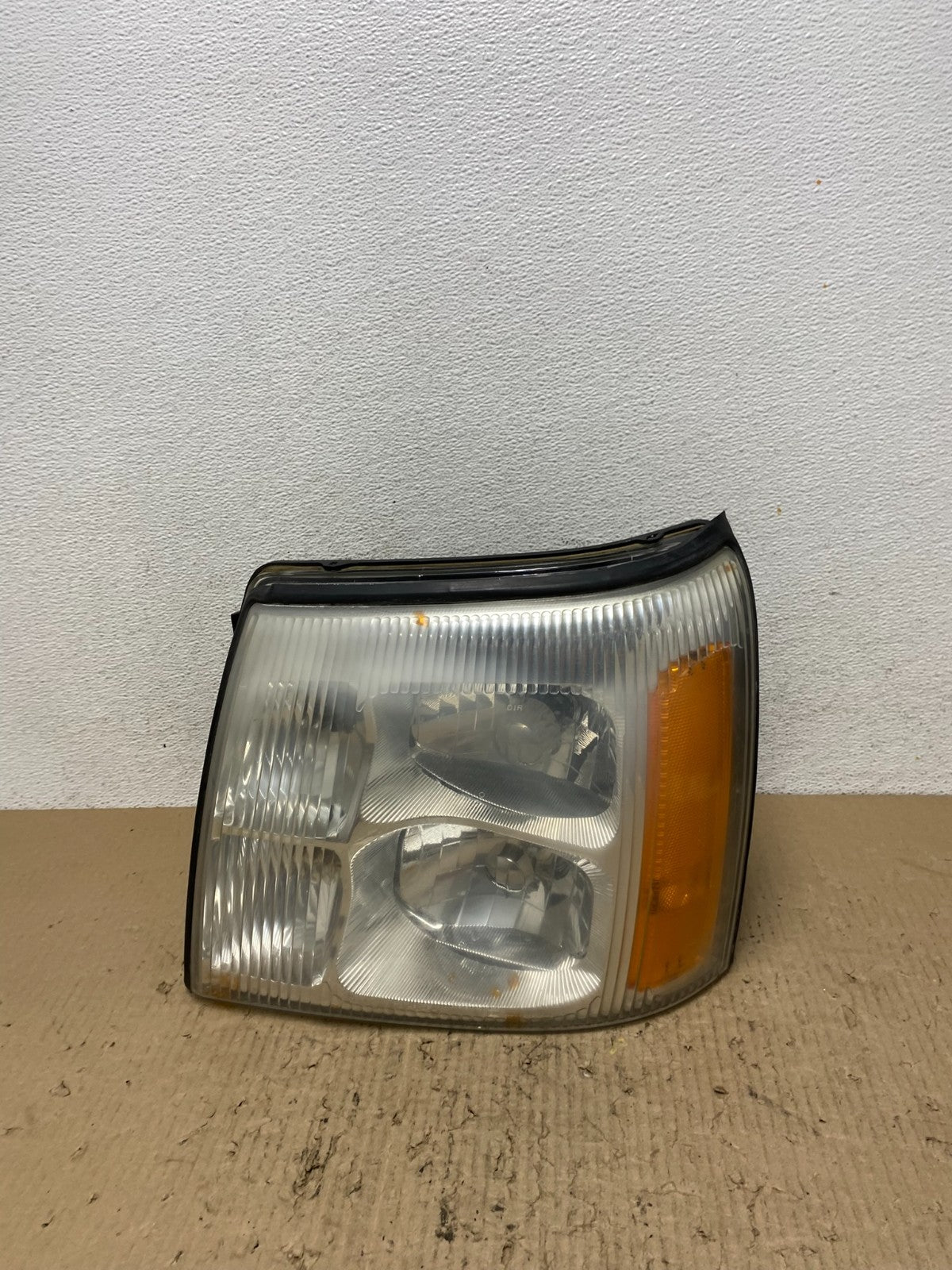 2002 to 2006 Cadillac Escalade Left Driver Lh Xenon HID Headlight AF7190 DW0