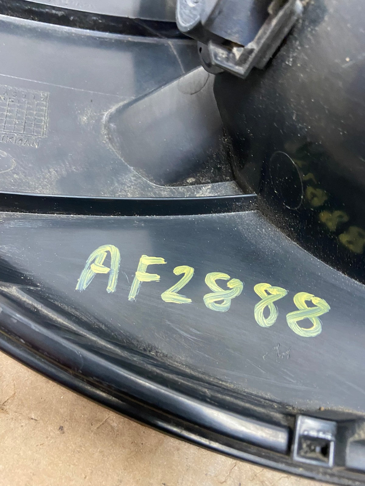 2004 - 2007 Dodge Grand Caravan Right Passenger Side Tail Light AF2888 LK6