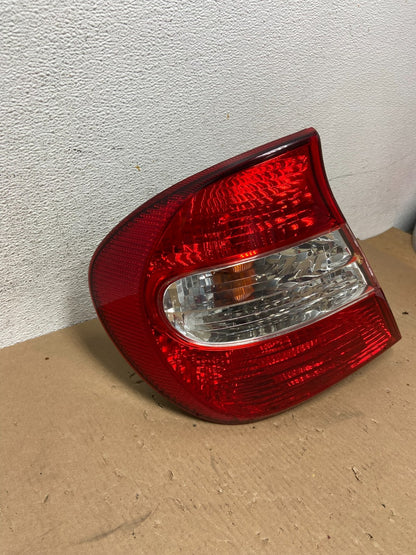 2002 2003 2004 Toyota Camry Left Driver LH Side Tail Light AD6510 DW2