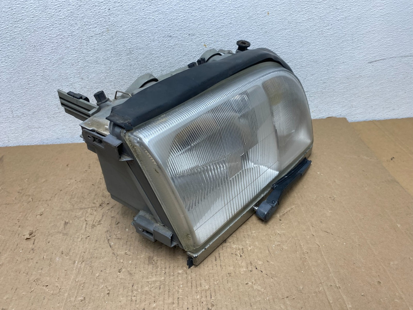 1992 1993 Mercedes W140 S500 Right Passenger RH Halogen Headlight AD8225 DG2