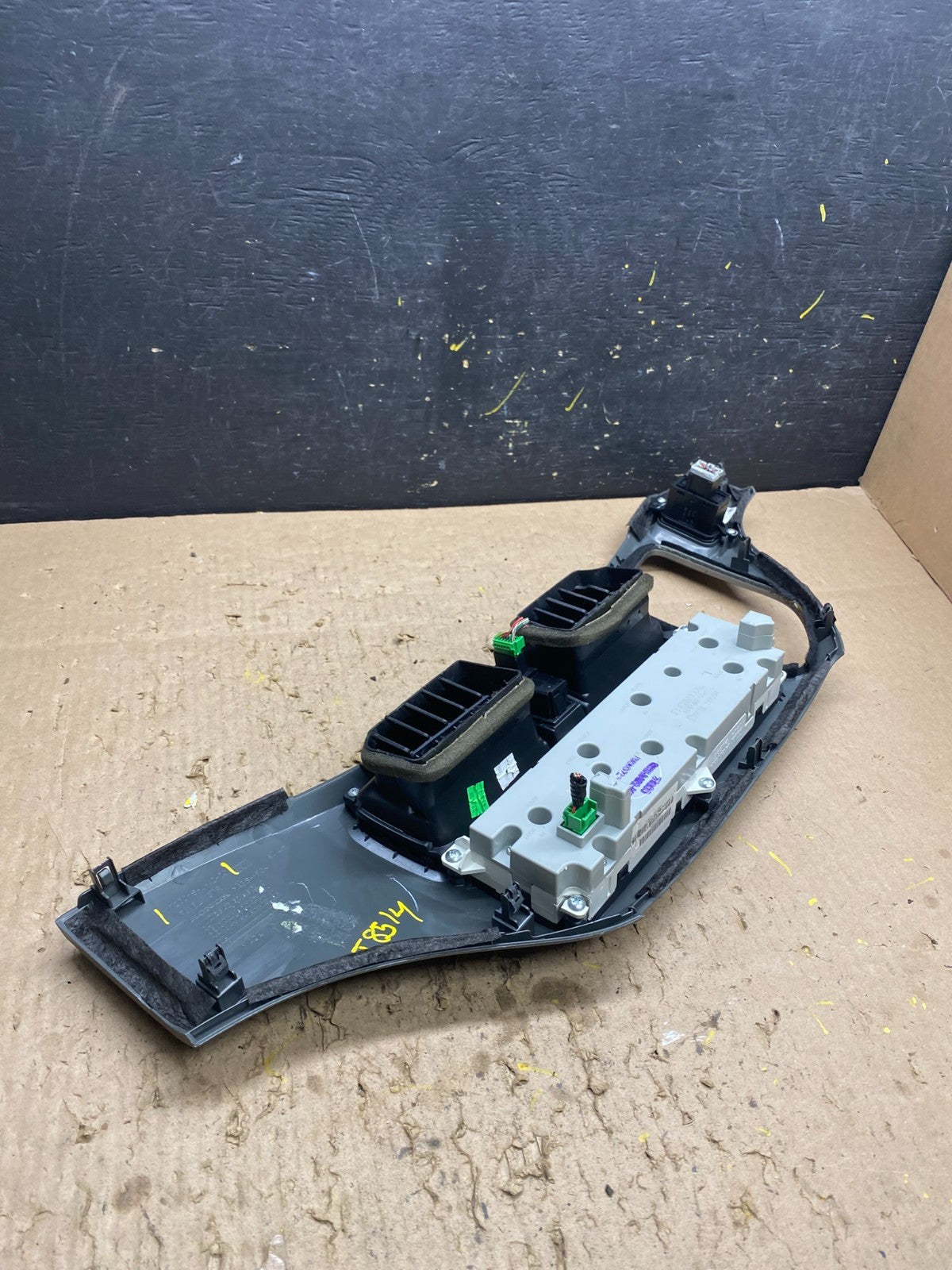 2005 to 2010 Honda Odyssey Radio Climate Control Dash Trim Bezel T8514 DG4