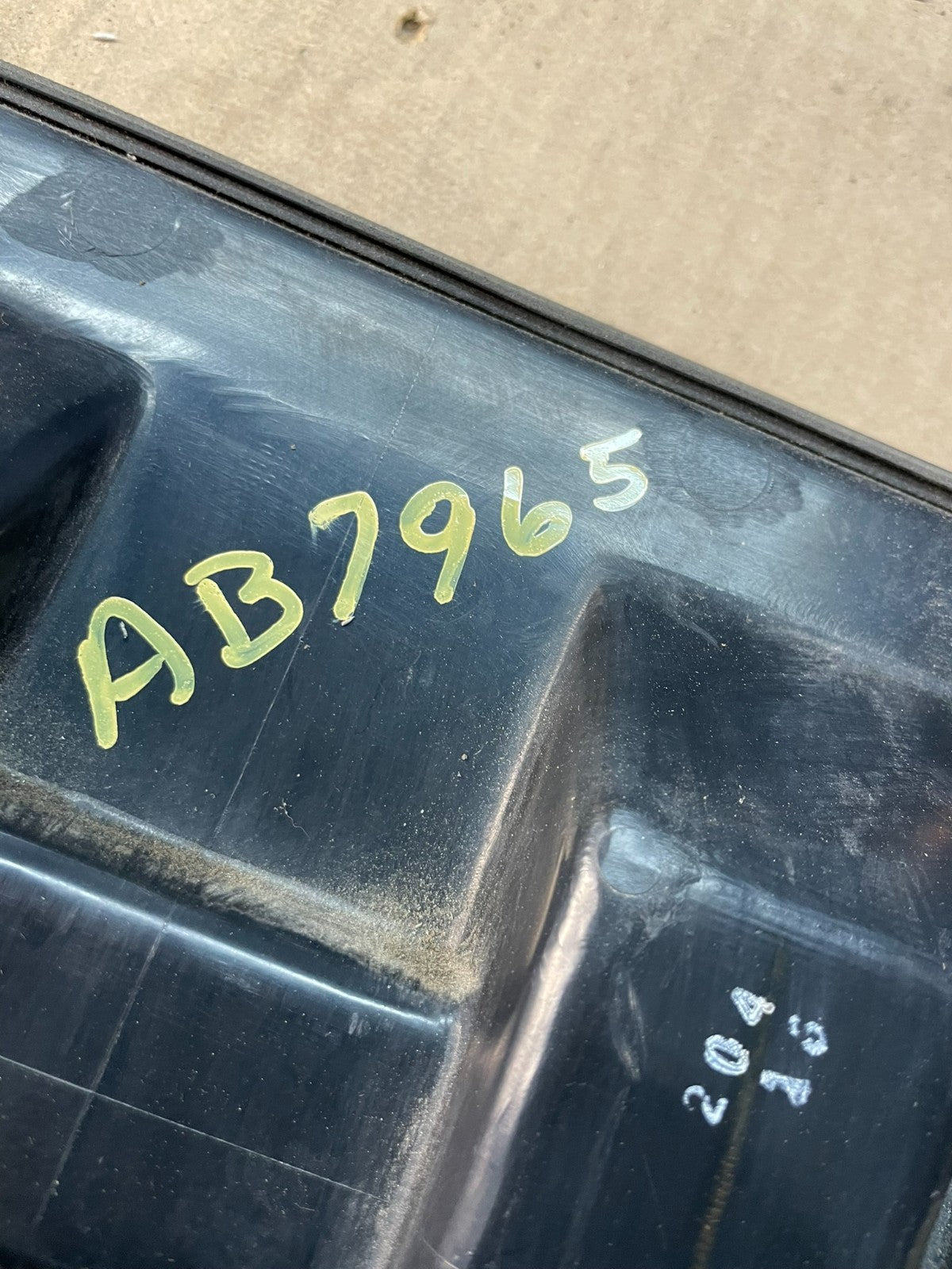1995 1996 Toyota Camry Center Trunk Rear Tail Light AB7965 DG6