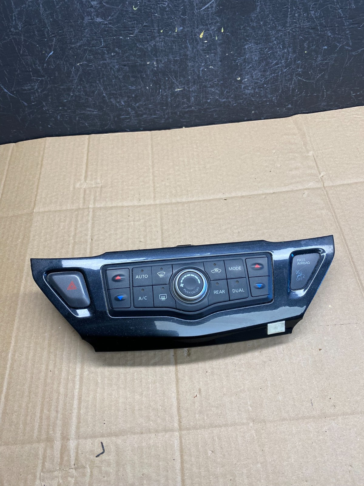 2013 to 2018 Nissan Pathfinder Radio Audio Climate Control AC9297 DG0