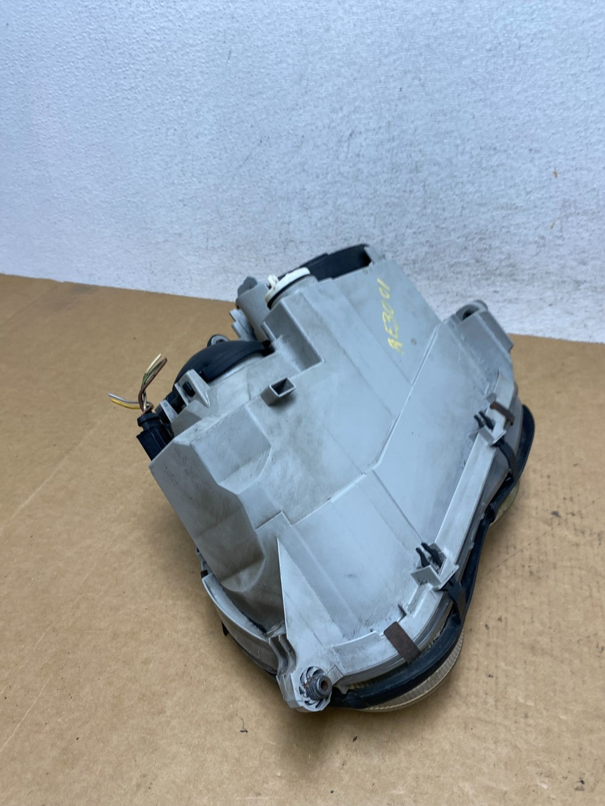2005 to 2007 Mercedes-Benz C-Class Right Passenger Side Headlight AE3001 DW7