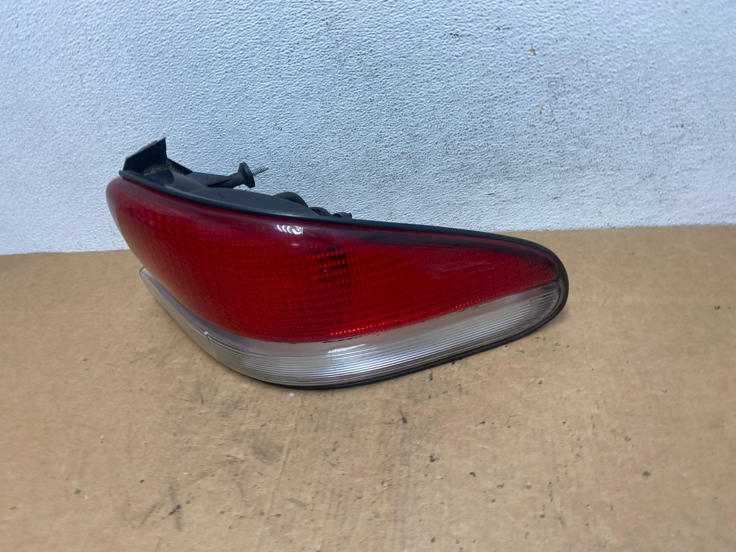 1995 to 2000 Chrysler Cirrus Right Driver RH Tail Light AD5136 LK1