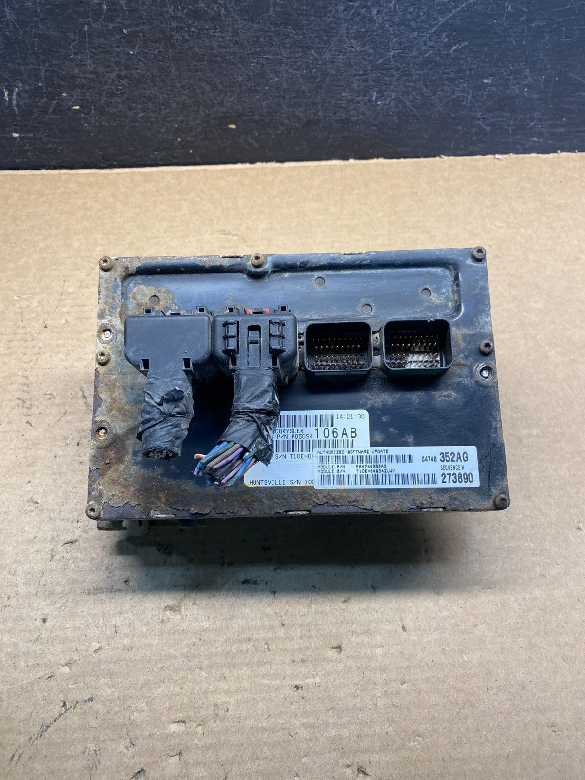 2005 Chrysler Pacifica Engine Control ECM AD9994 DG0