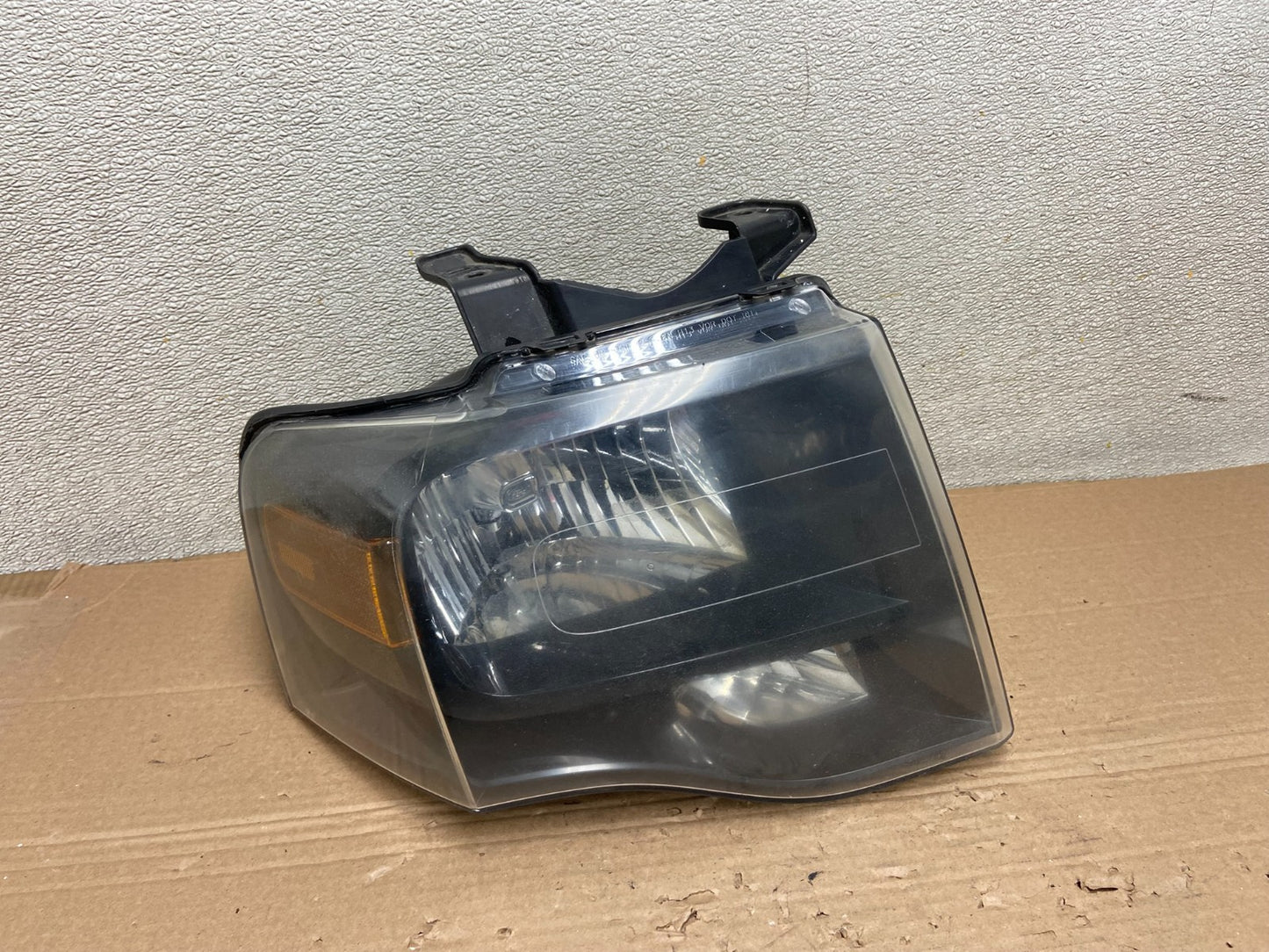 2007 to 2014 Ford Expedition Right Passenger RH side Headlight Halogen AB1135 DW0