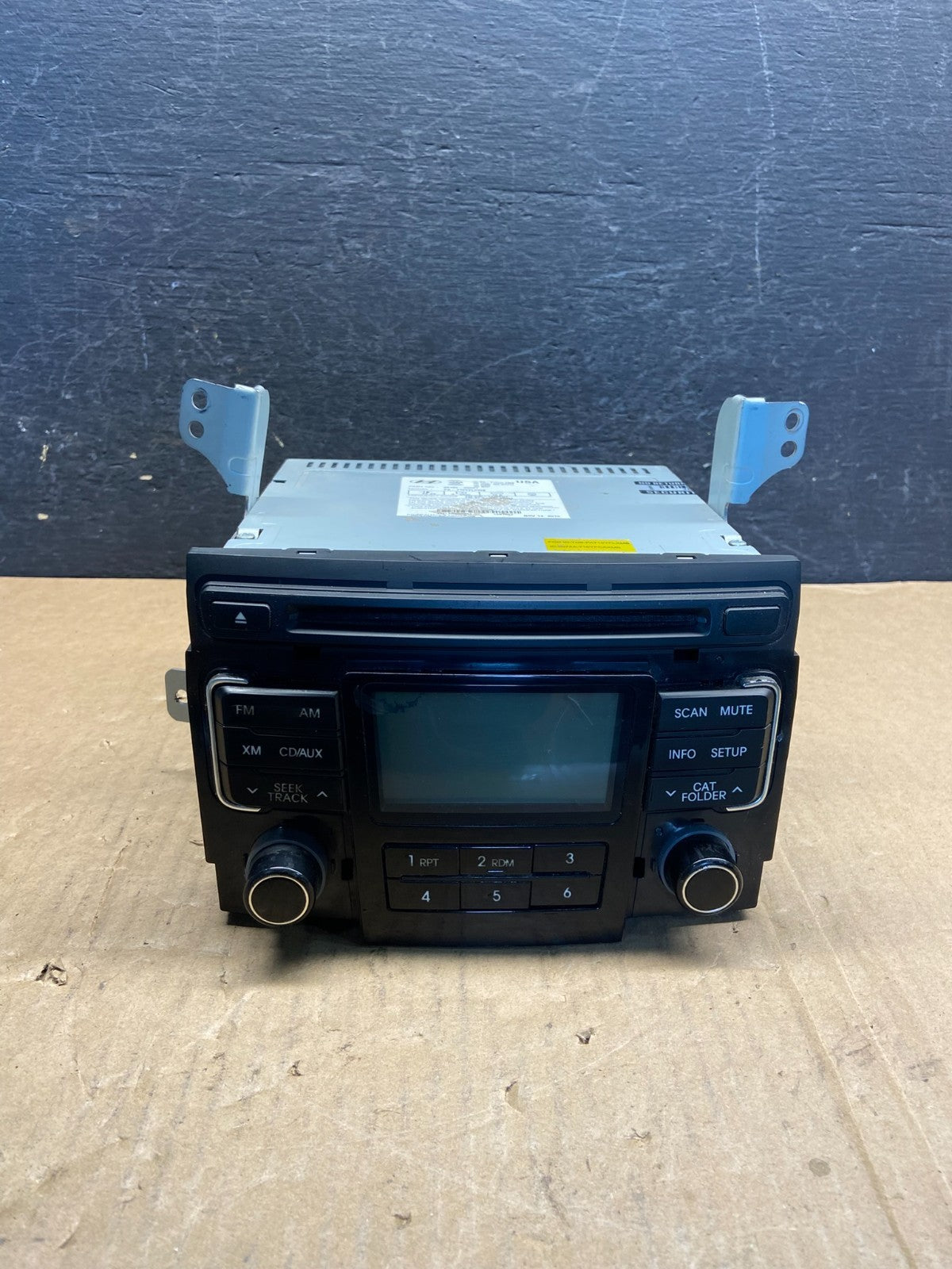 2011 to 2012 Hyundai Sonata Am Fm Cd Player Radio Receiver AG1614 DG0