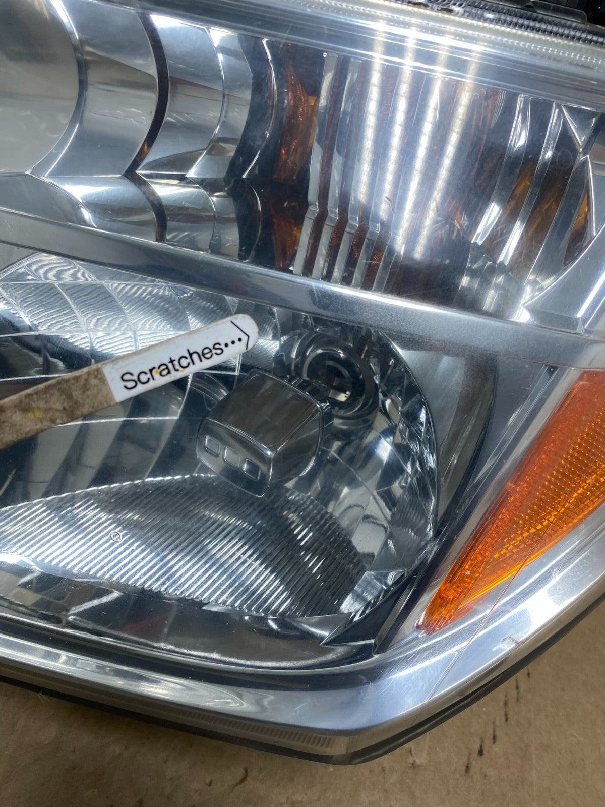 2005-2007 Nissan Pathfinder Halogen Headlight Left Driver LH AC1295 DW3