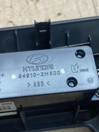 2007-2010 Hyundai Elantra Radio Heat AC Climate Control Air Vent Bezel AF6414 DG5
