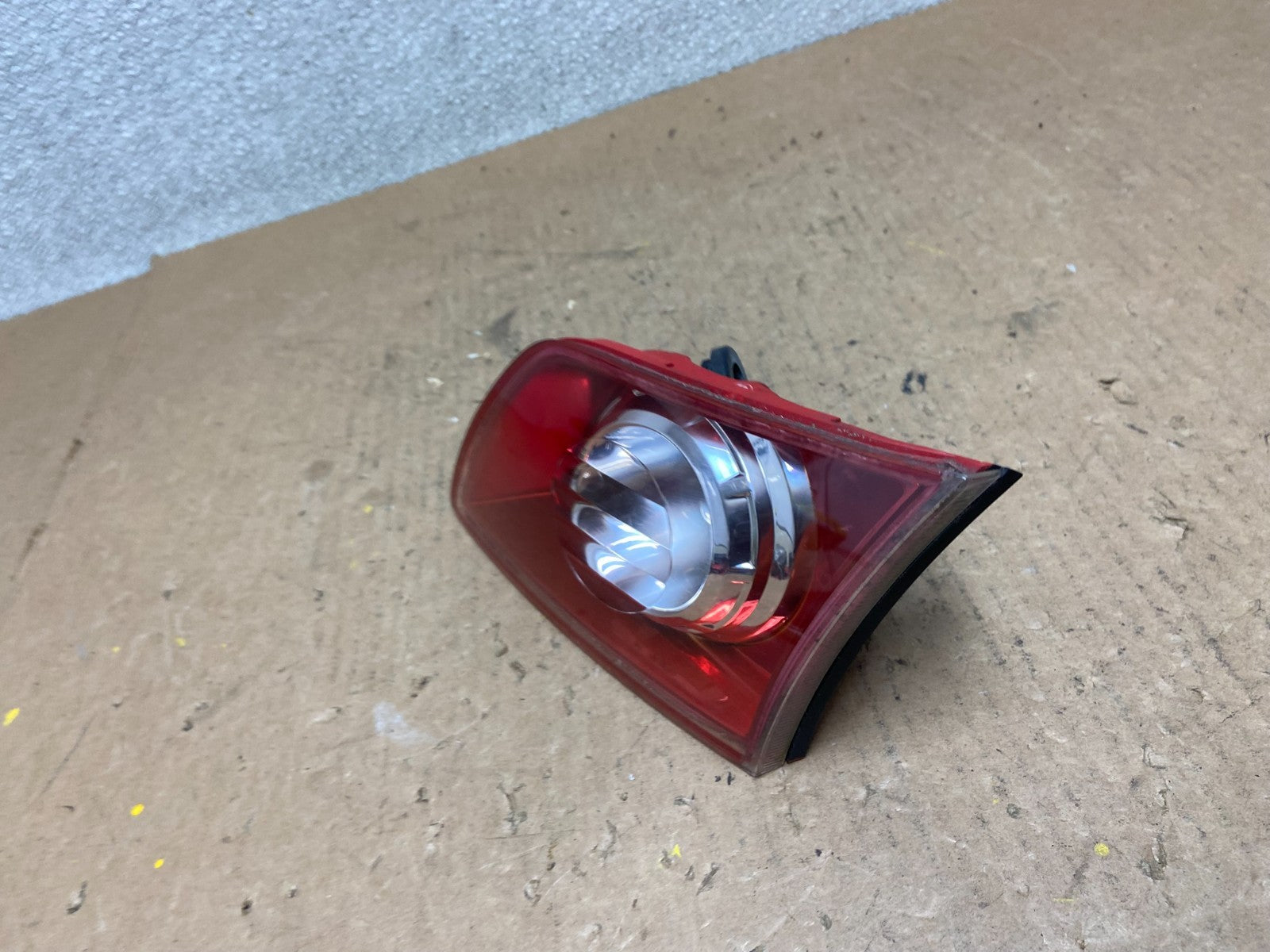 2003-2005 Infiniti FX35 FX45 Right Passenger Red Inner Tail Light OEM Z7805 DW1