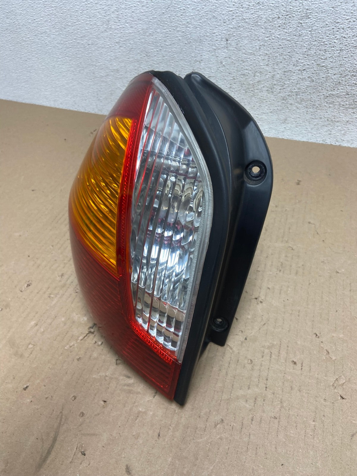 2001 - 2004 Hyundai Santa Fe Left Driver LH Side Tail Light AE7291 LK1