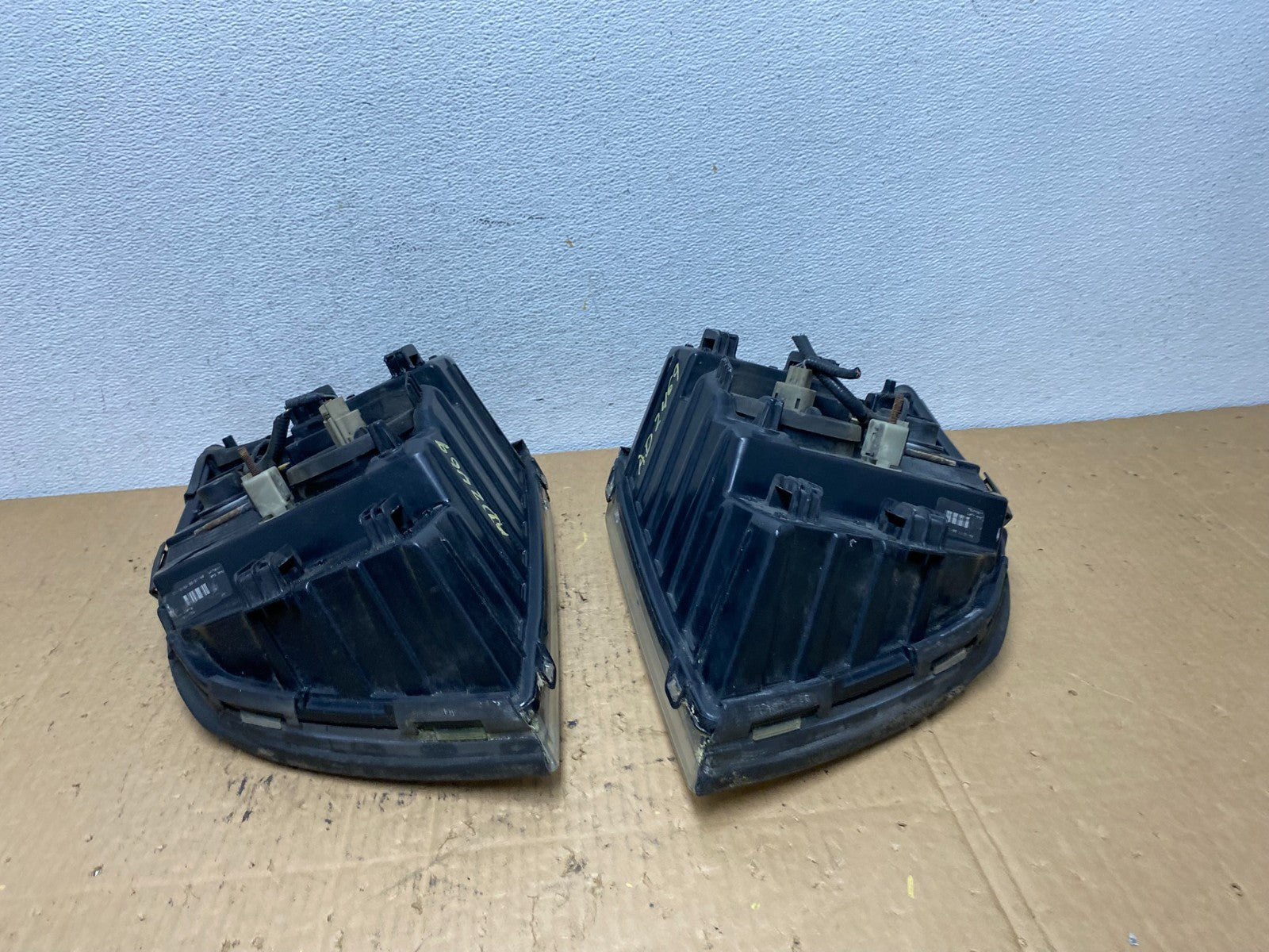 2002-2005 Mercury Mountaineer Left+Right Side Halogen Headlights AD2469 DW9