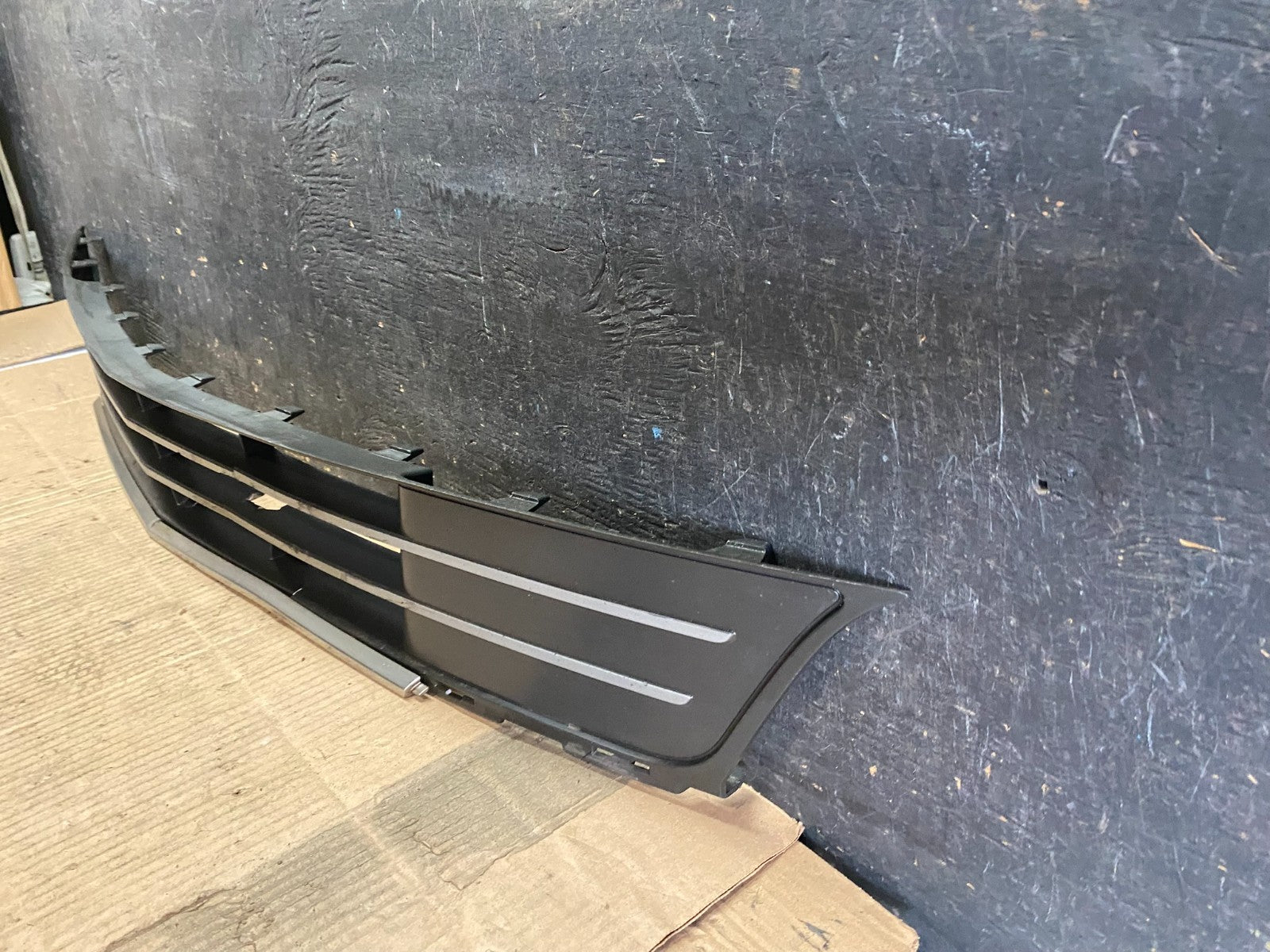2010 2011 2012 Lincoln MKT Lower Bumper Grill Grille Q0677 DG1