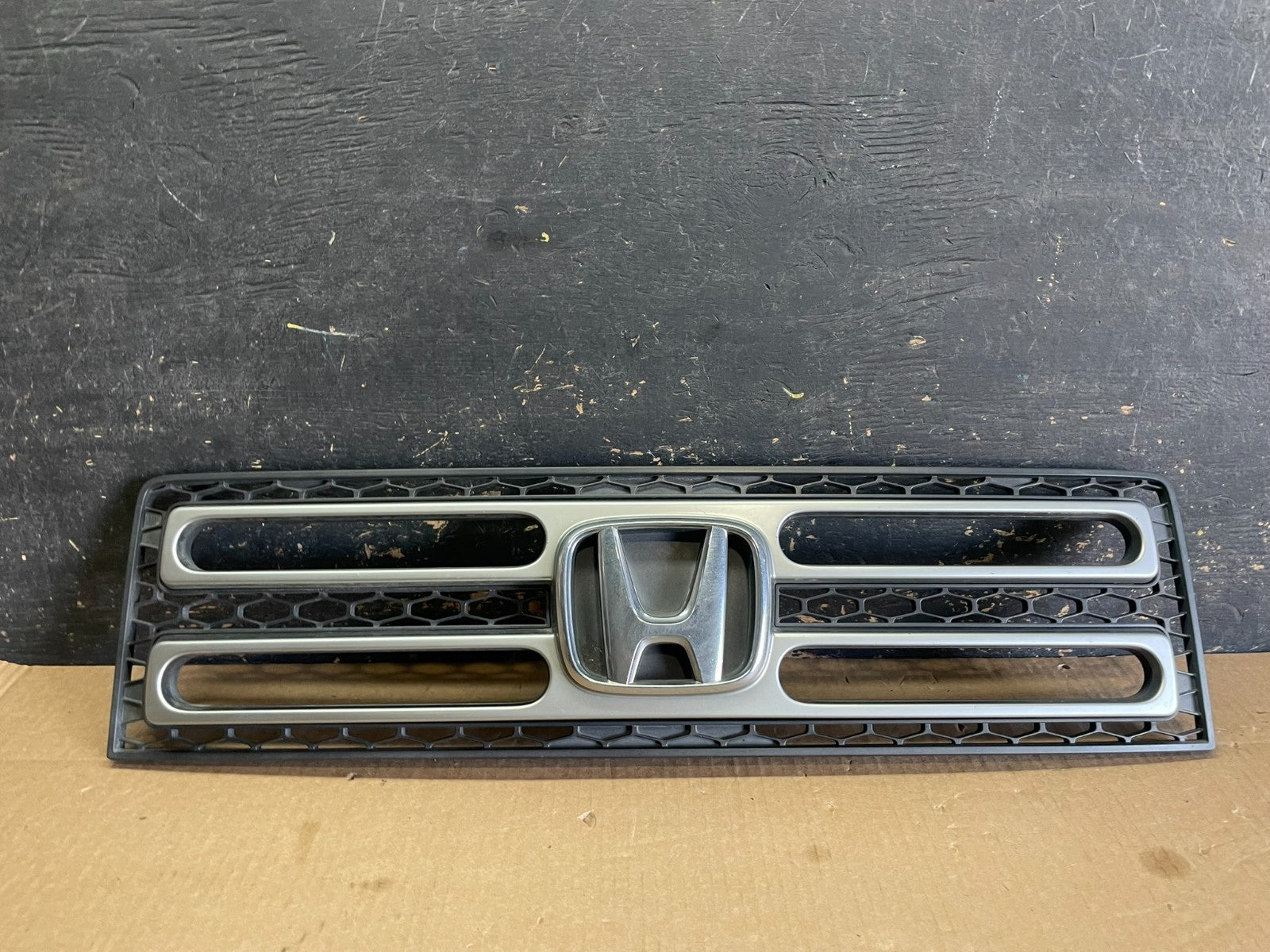 2006 to 2008 Honda Ridgeline Front Upper Grille Grill OEM  AB3018 DG0