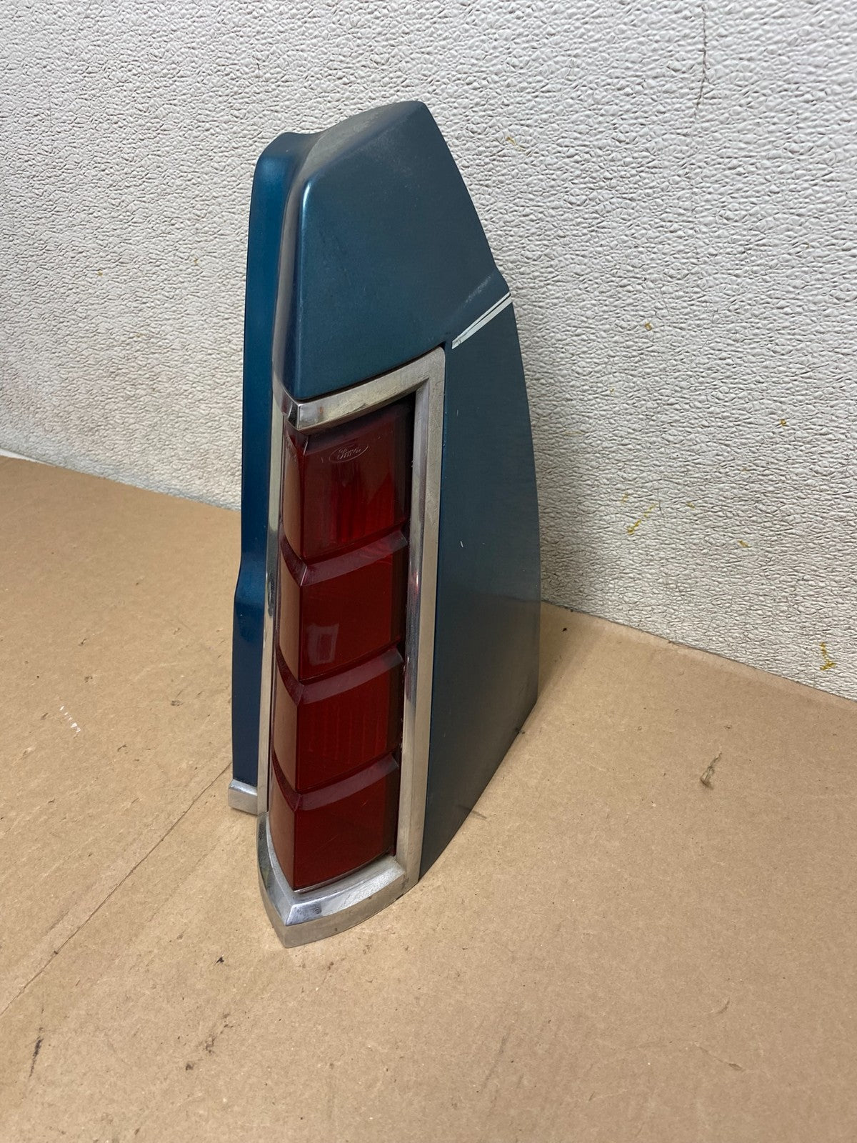 1980 to 1983 Lincoln Mark VI Right Passenger RH Side Tail Light Q4159 DW1