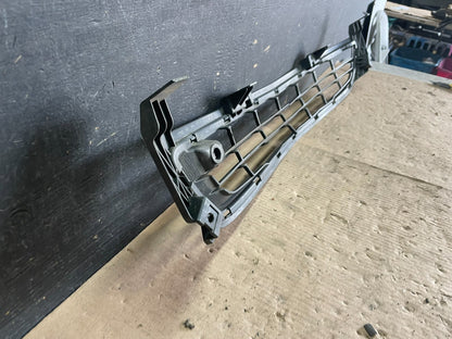 2014 to 2016 Chevrolet Malibu Front Bumper Center Grille Black 22995188 n5677 DG6