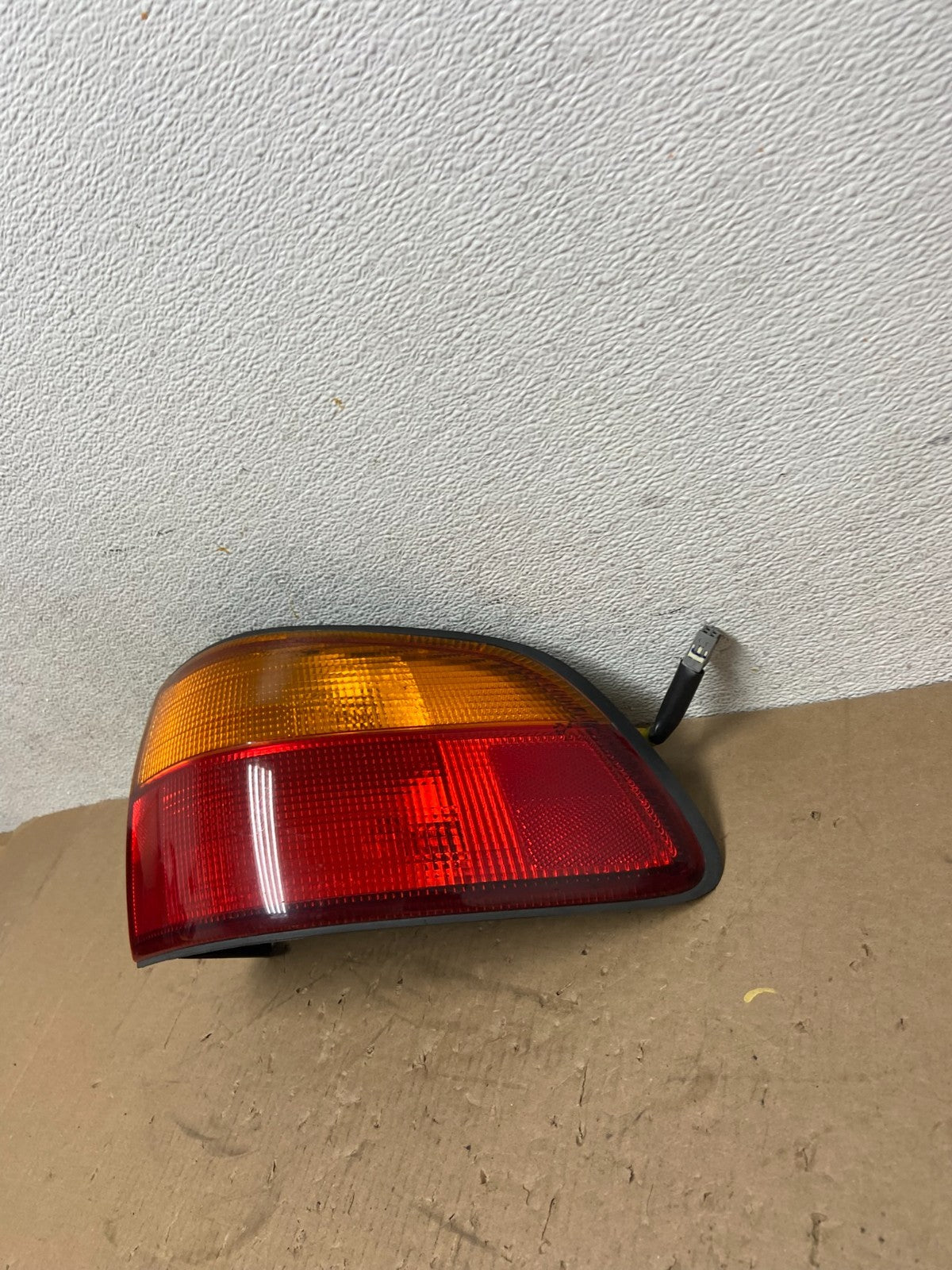 1998 1999 2000 Toyota Sienna Right Passenger Tail light ad7777 DG1