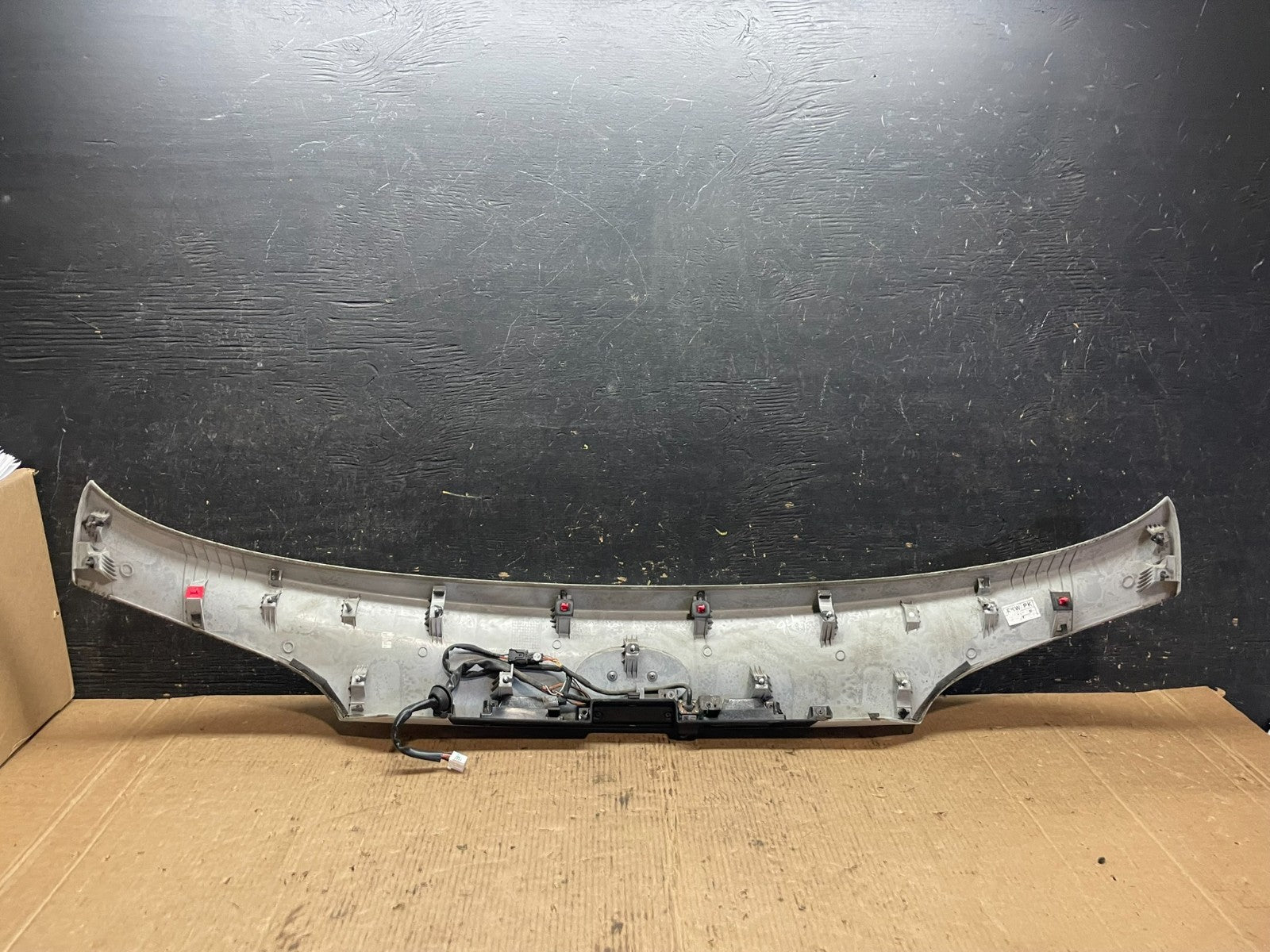 2011 to 2015 Hyundai Tucson Liftgate Tailgate Trunk Trim Molding z8106 DG9