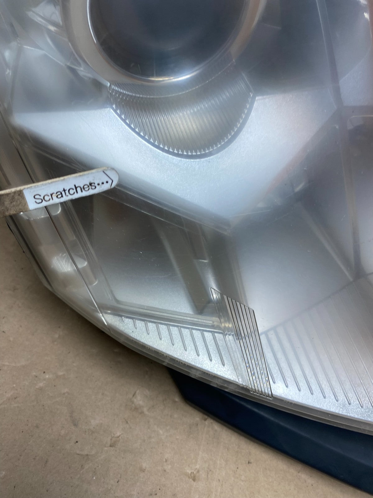 Halogen 2010 to 2016 Cadillac SRX Right Passegner Side Headlight AE6664 DW3
