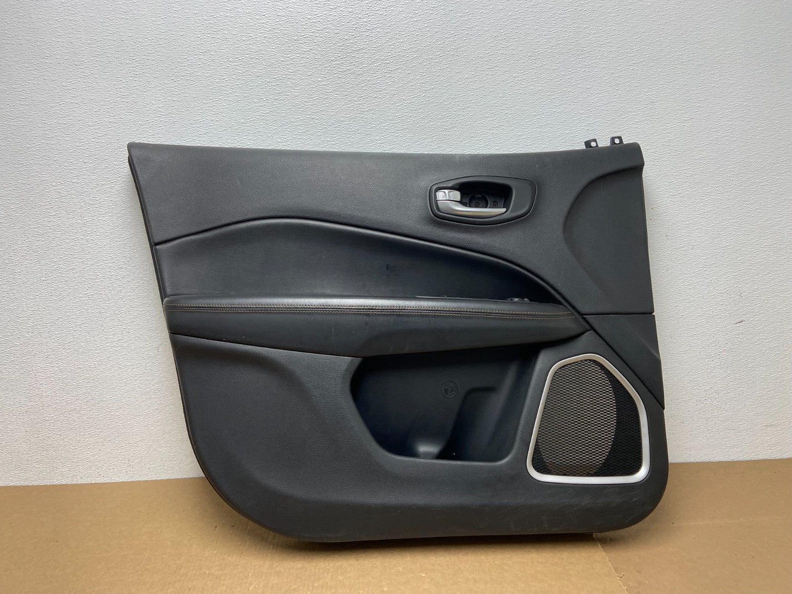 2017-2021 Jeep Grand Cherokee Front Left Driver LH Side Panel Door OEM AC0031 DG0