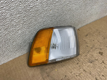 1989 to 1994 Mitsubishi Galant front corner light Right W7950 PS2