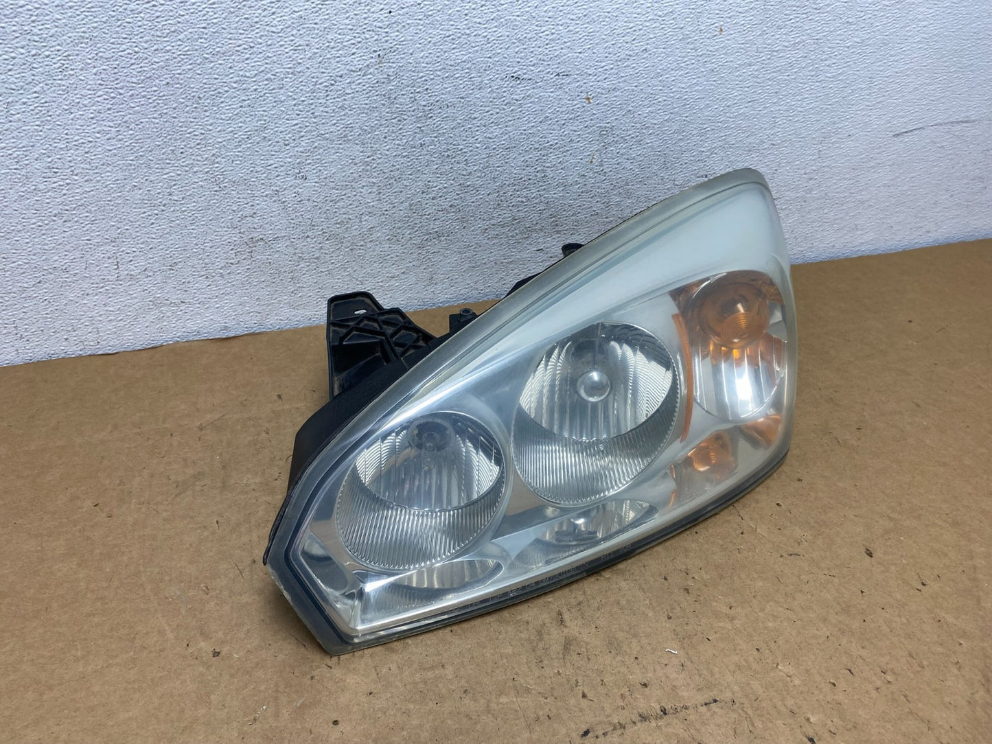 2004 to 2007 Chevrolet Malibu Left Driver LH Headlight AD5217 DW2