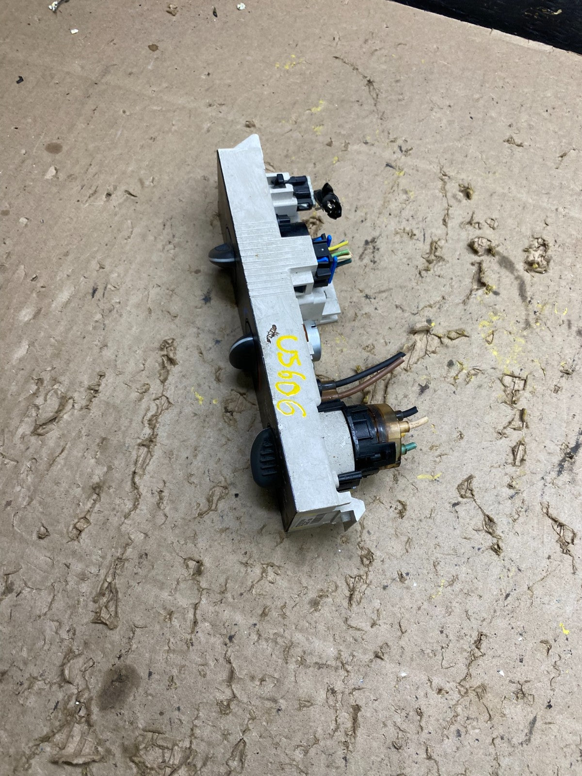 2001 - 2007 GMC Chevrolet Express 1500 Climate Control A/C U5607 DG3