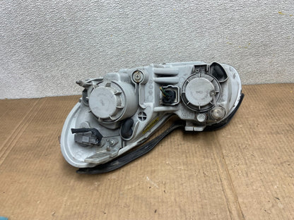 2002-2005 Hyundai Sonata Right Passenger Headlight Halogen TYC AA6239 DW4