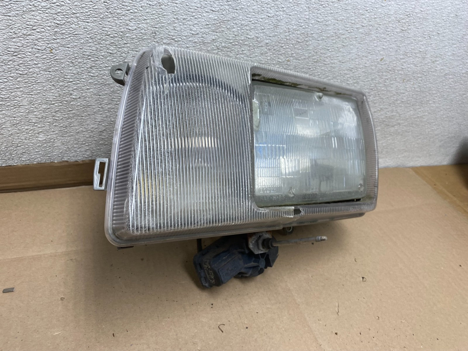 1986 to 1991 Mercedes-benz W126 Left Driver Side Halogen Headlight U6554 DW2