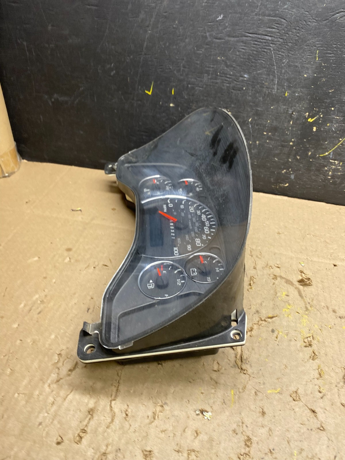 2008 to 2010 Chevrolet Express 1500 Speedometer Cluster Gauge U5171 DG3