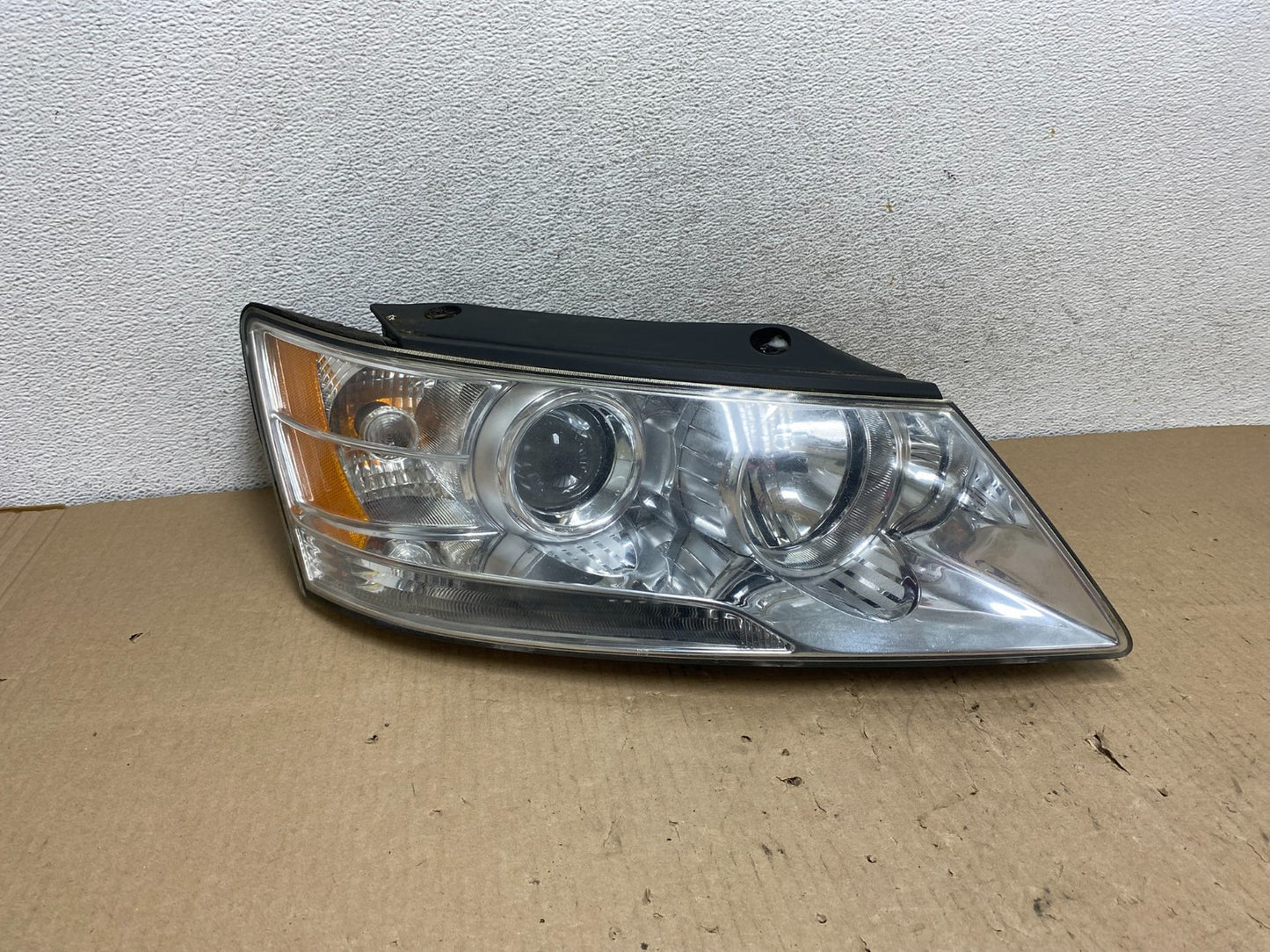 2009 to 2010 Hyundai Sonata Right Passenger RH Side Headlight Halogen AG8013 DW0
