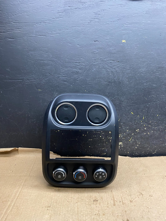 2011 to 2017 Jeep Compass Dash Climate Temperature Control Radio Bezel Z1705 DG0