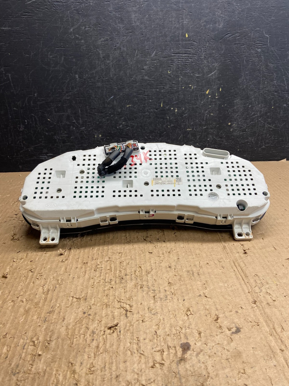 2006 to 2007 Kia Sedona Speedometer Cluster Gauge AF1633 DG9