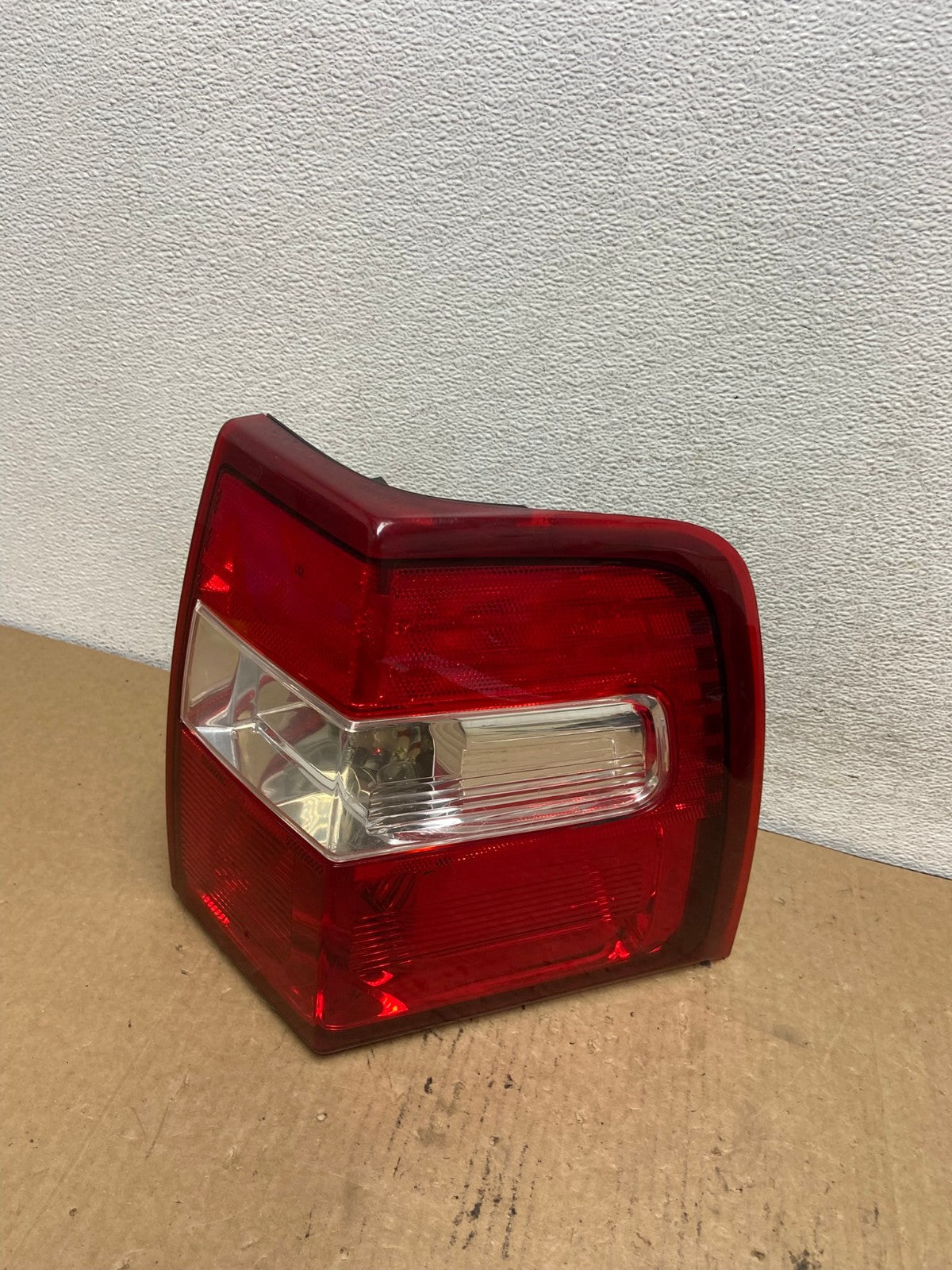 2007 - 2012 Ford Expedition Right Passenger Rh Side Tail light AG2269 LK0