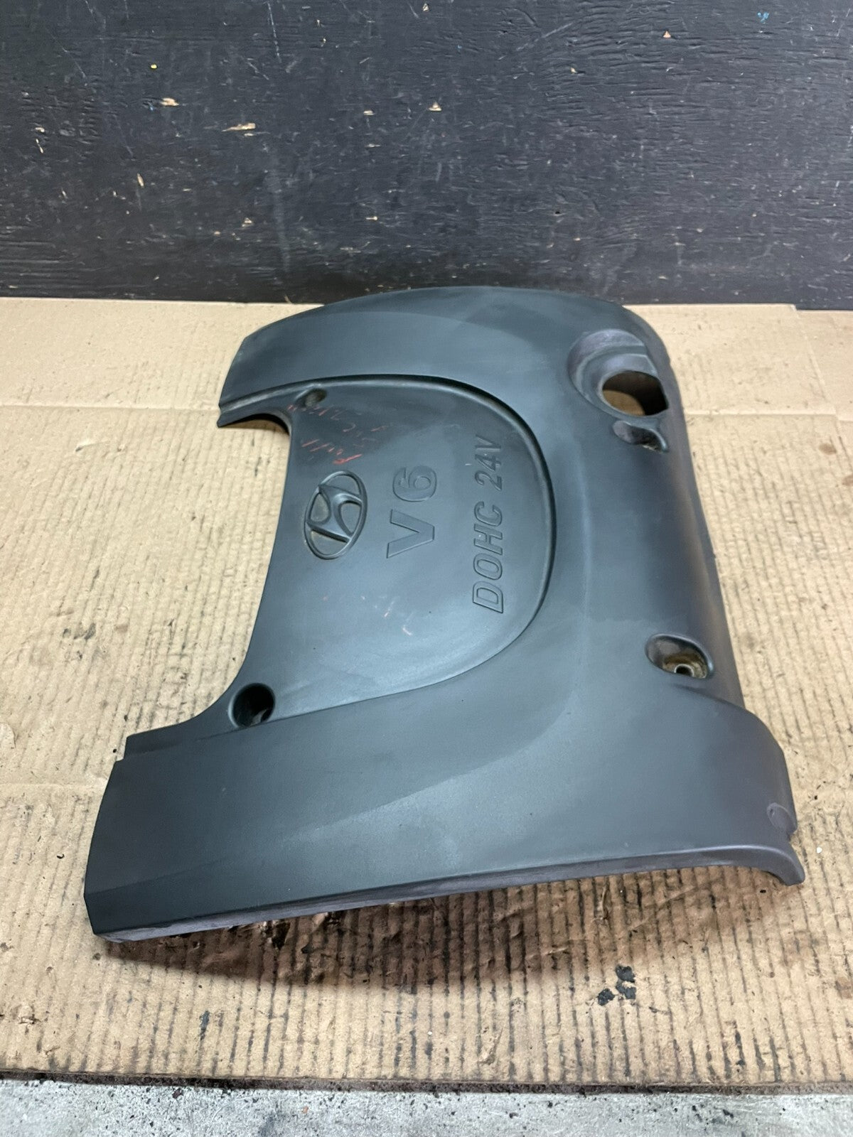2002 to 2005 Hyundai Sonata 2.4L Engine Trim Cover J4198 PS3