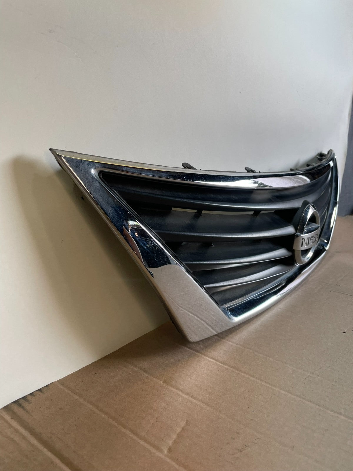 2012 to 2014 Nissan Versa Sedan Front Upper Grill Grille AG1002 DG2