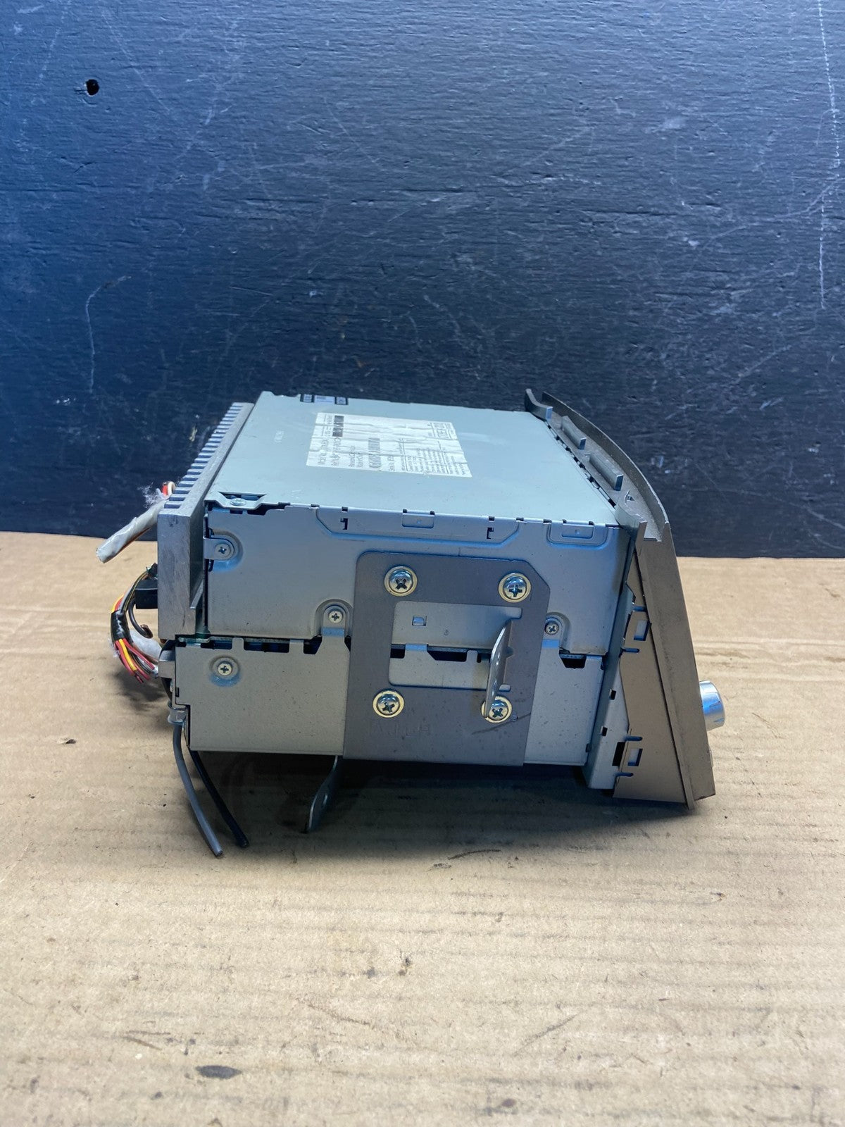 2010 to 2012 Subaru Legacy AM FM CD MP3 Radio Player AE2523 DG2