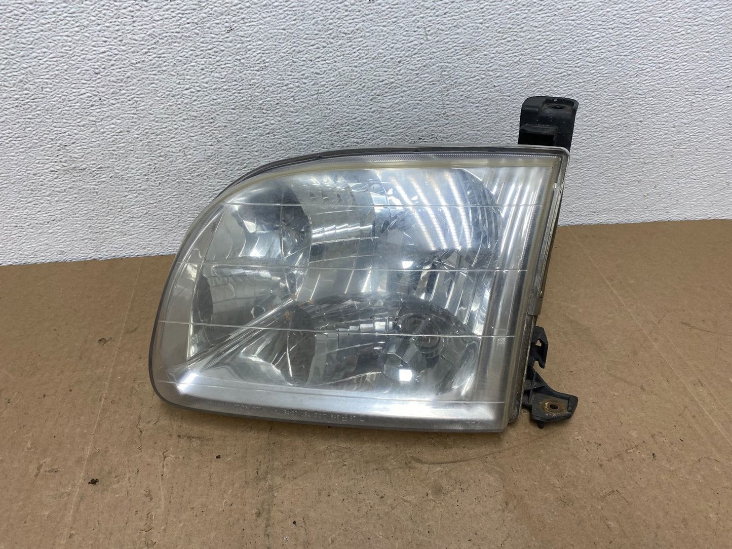 2000 - 2004 Toyota Tundra Left Driver LH Side Halogen Headlight AC5793 DW0