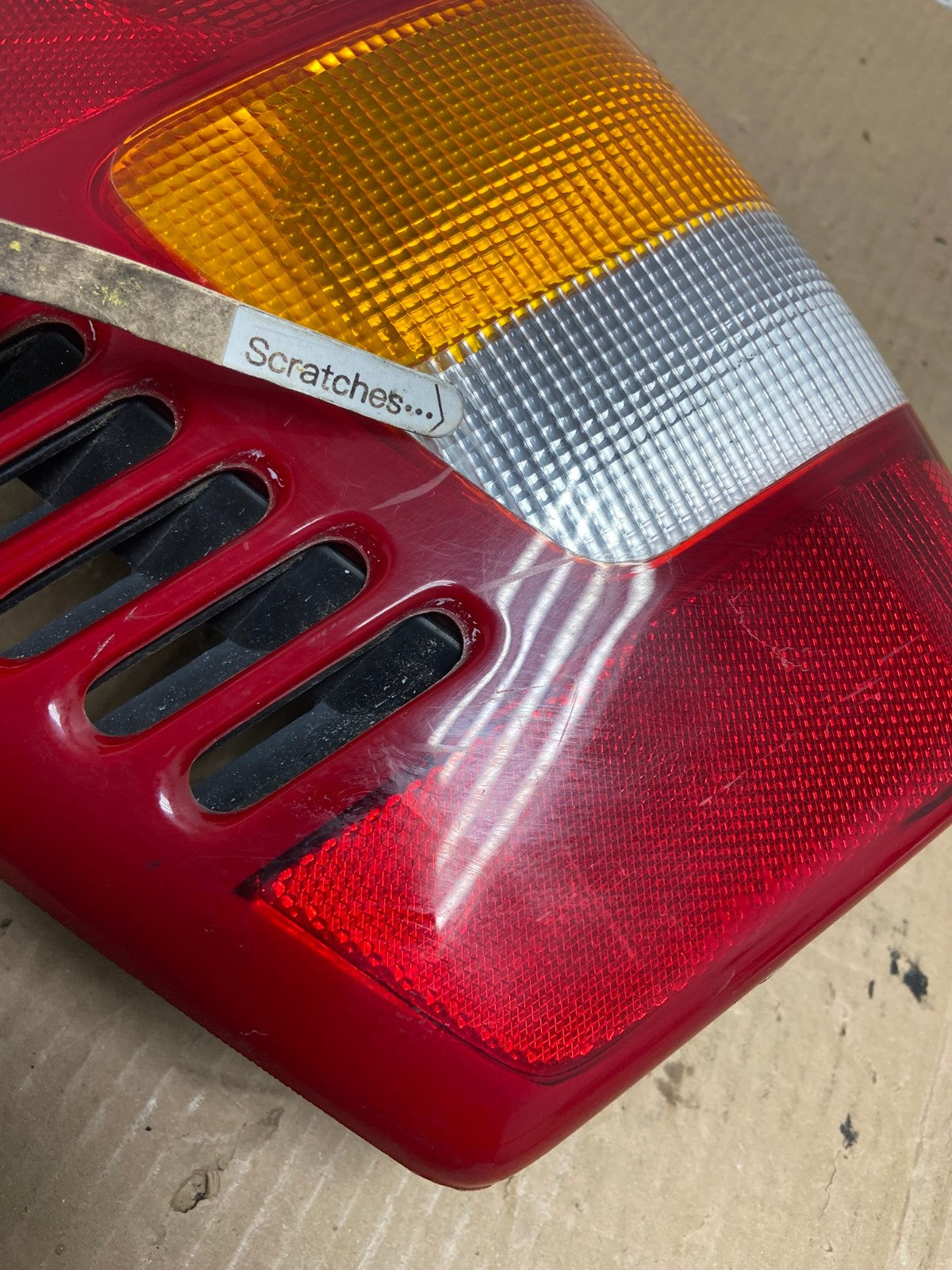 1999 - 2004 Jeep Grand Cherokee WJ Left Driver Lh Tail Light AE9063 LK3
