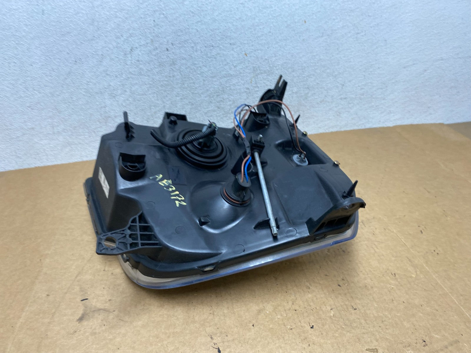 2007-2014 GMC Yukon Halogen Headlight Left Driver LH Side AE3172 DW5
