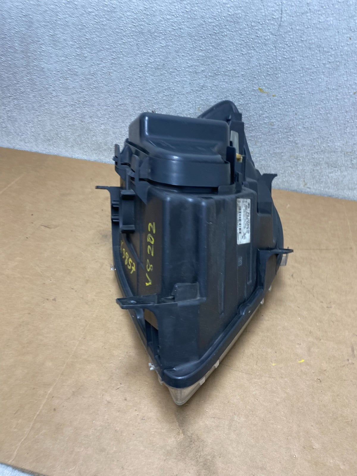 2007 to 2013 Mercedes Sprinter Headlight Left Driver Side Halogen Oem X3857 DW8