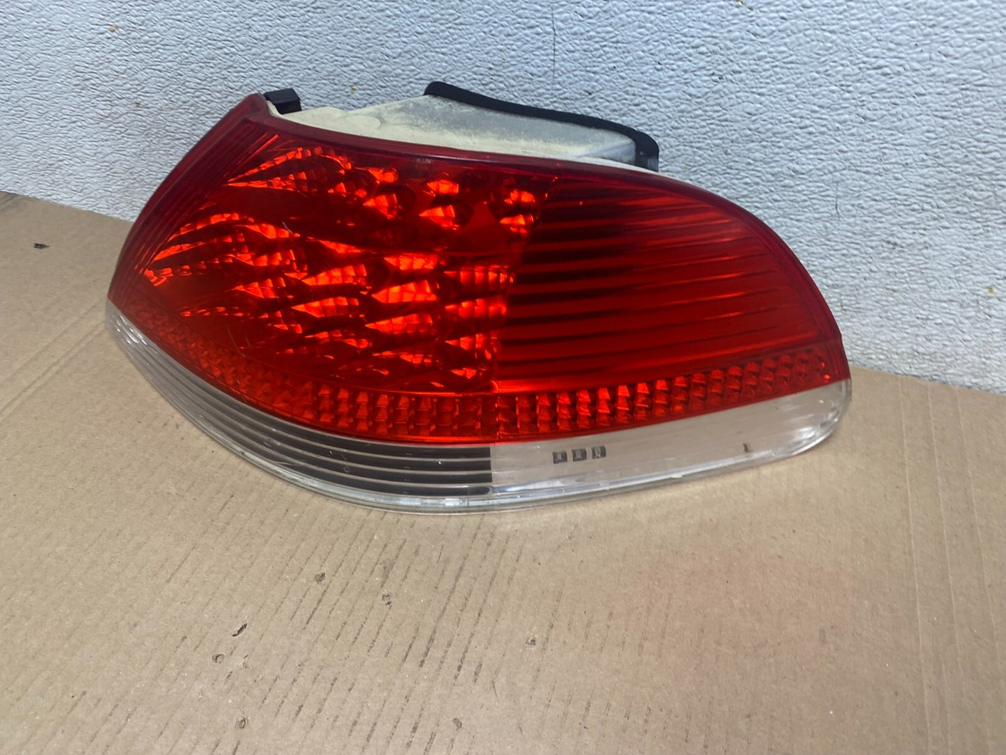 2002 to 2005 BMW 7-Series 745i 760i Right Passenger RH Side Tail Light Oem I59471