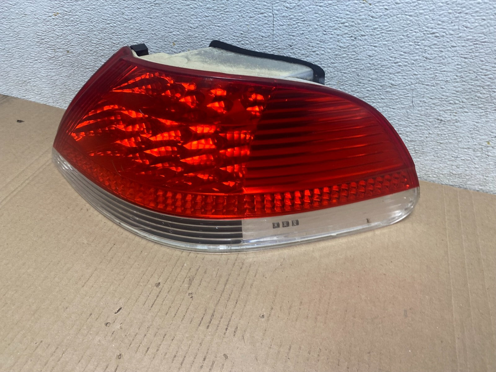 2002 to 2005 BMW 7-Series 745i 760i Right Passenger RH Side Tail Light Oem I59471