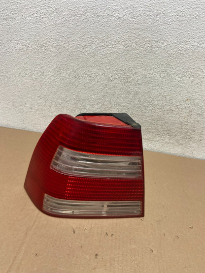 2004 to 2005 Volkswagen Jetta Left Driver LH Side Tail Light AG6632 DW0