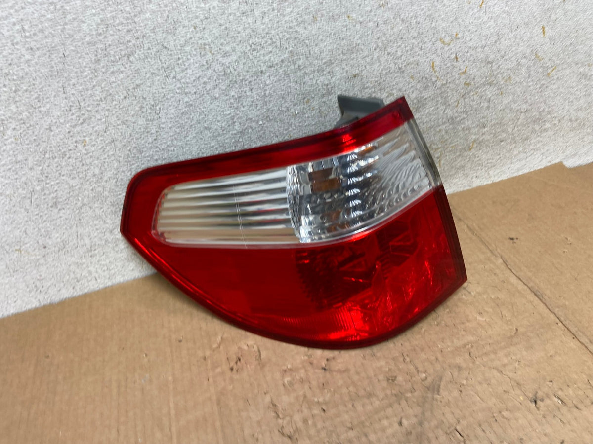 2005 2006 2007 Honda Odyssey Left Driver LH Side Tail Light AI5469 LK2