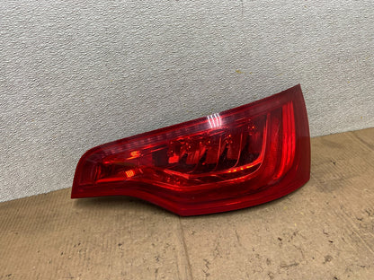 2010 - 2015 Audi Q7 Right Passenger Side Tail Light AA7022 LK0