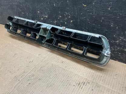 2000 to 2002 Subaru Legacy Outback Grill Grille OEM Y1931 DG6