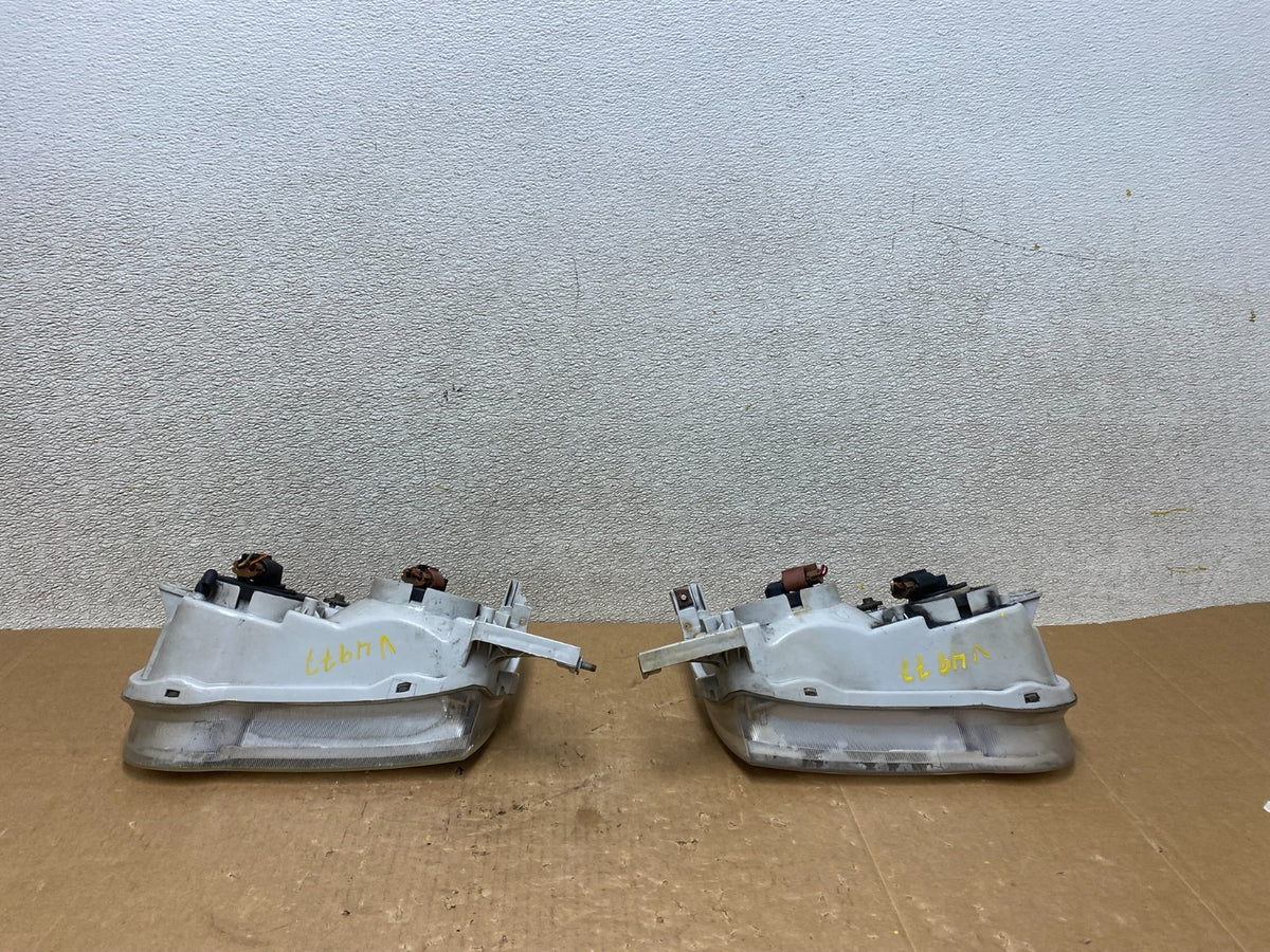 2001-2002 Toyota Corolla Left+Right Side Halogen Headlights V4977 DW12